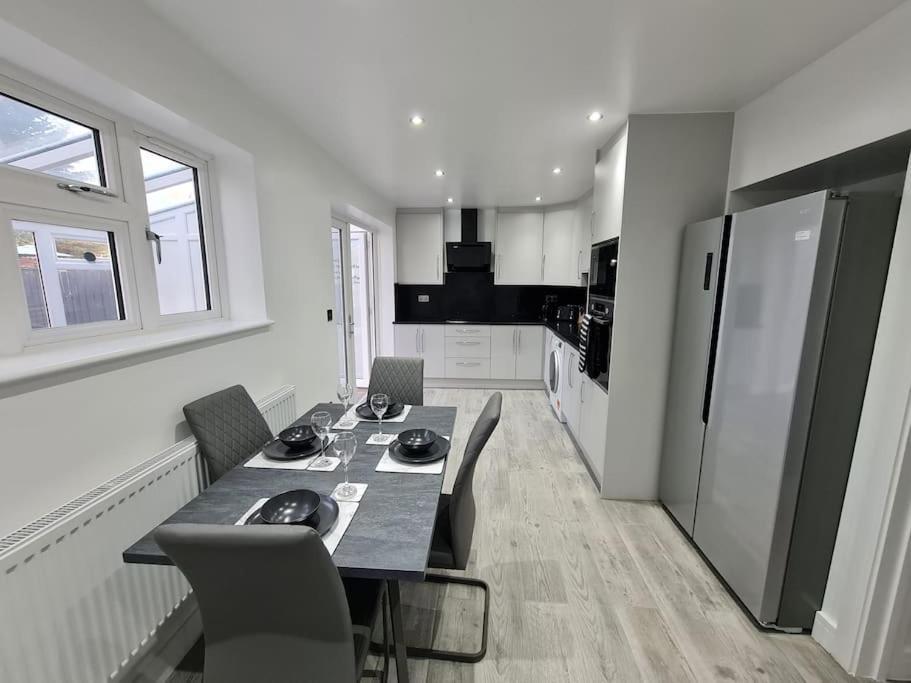 Elm Park Cheerful 4-Bedroom Holiday Home Hornchurch Kültér fotó