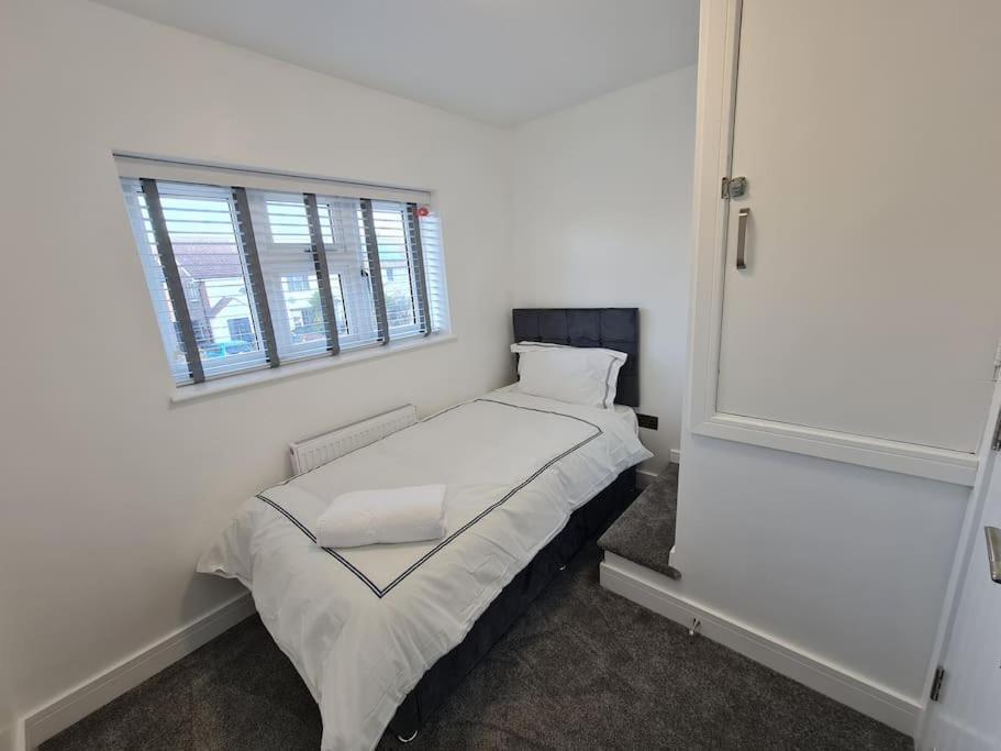 Elm Park Cheerful 4-Bedroom Holiday Home Hornchurch Kültér fotó