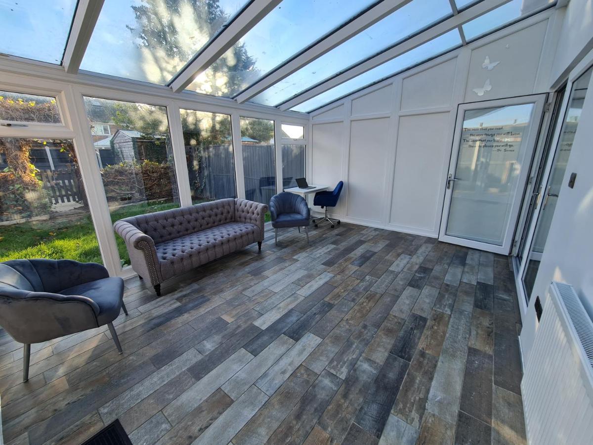 Elm Park Cheerful 4-Bedroom Holiday Home Hornchurch Kültér fotó